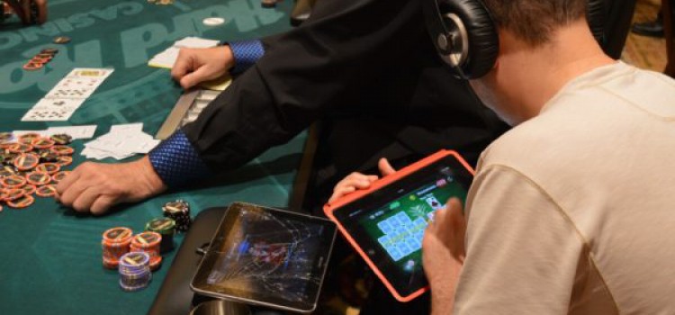 Pôquer Online vs Pôquer ao Vivo: Prós e Contras imagem